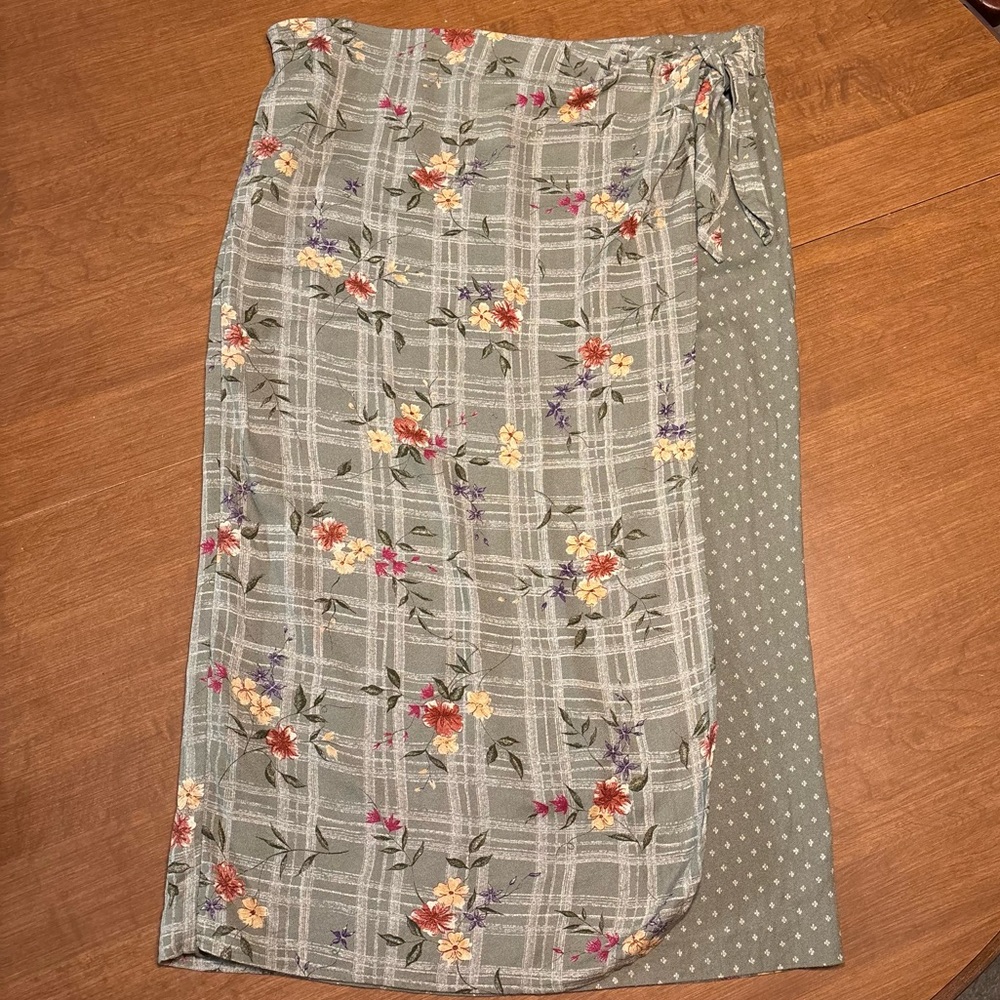 90s wrap skirt, floral and plaid size small - Picture 2 of 9